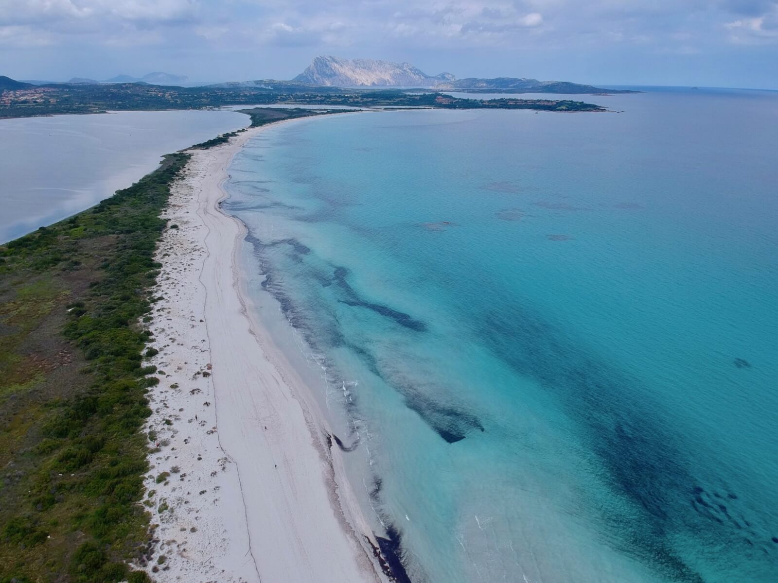 La Cinta Beach with the lake behind