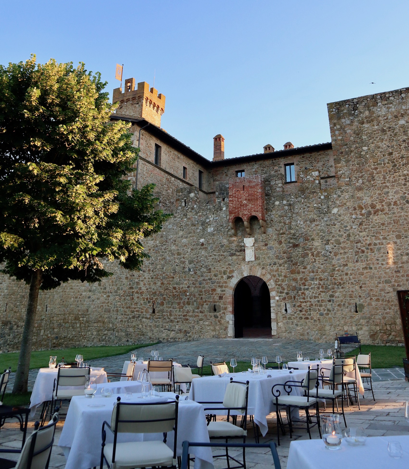 A stunning dinner setting outside a castle at Catstello Banfi il Borgo