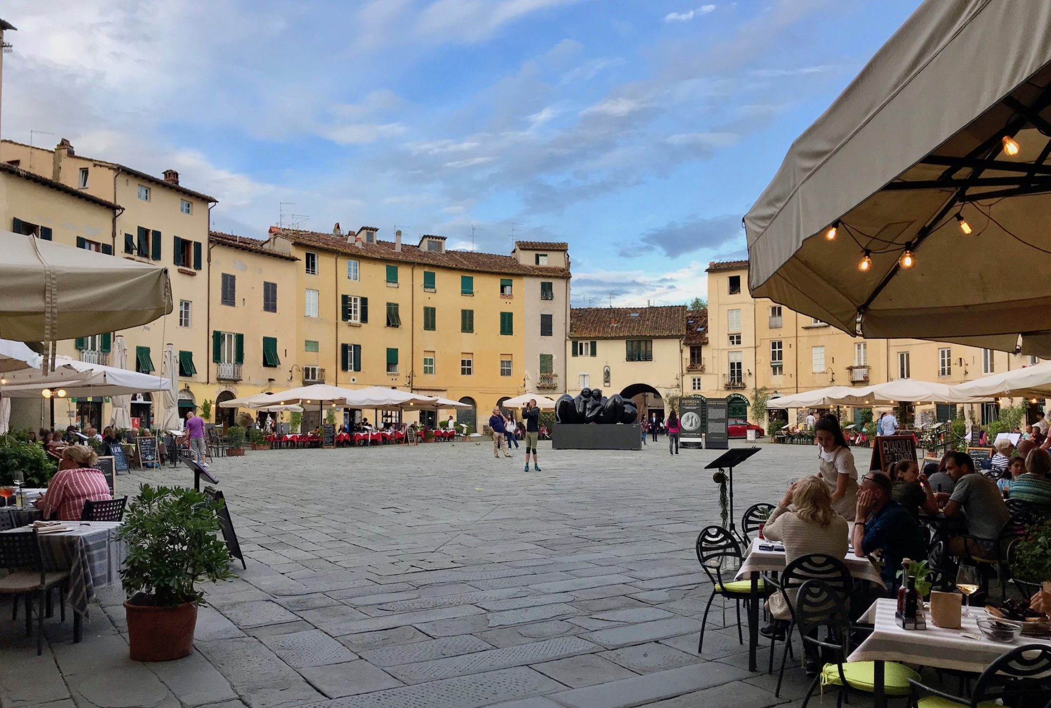 Piazza dell’Anfiteatro in Tuscany 