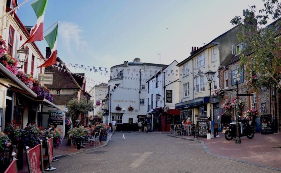 Pubs and restaurants in Brighton's Lanes 