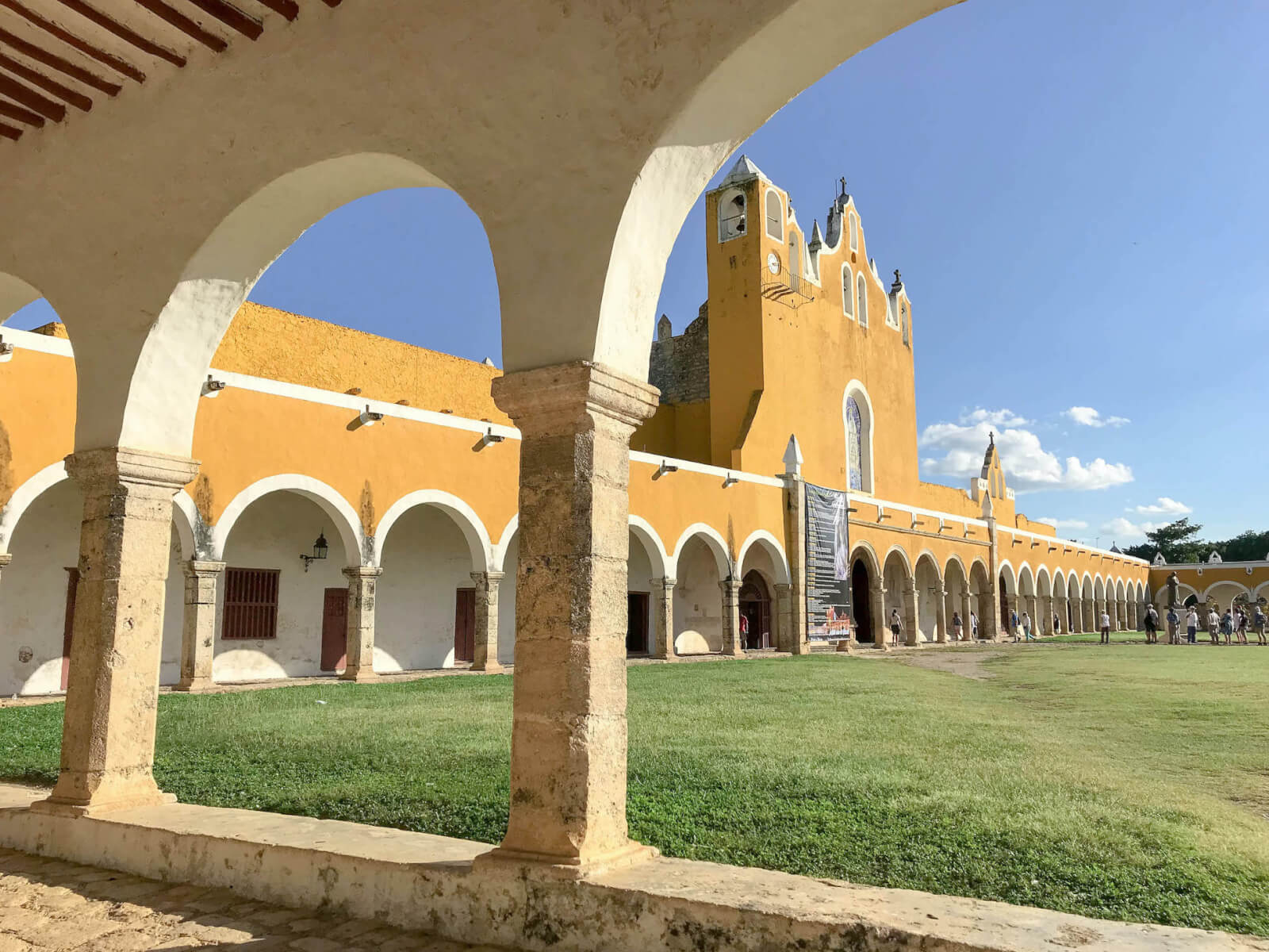 The yellow Izamal monastery 