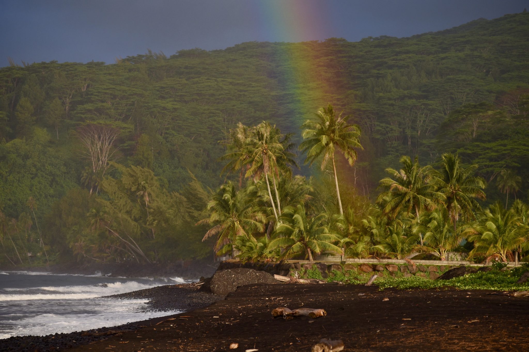 A rainbow over the beach at Papeno'o