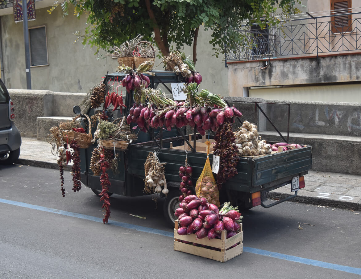 red onions in Tropea