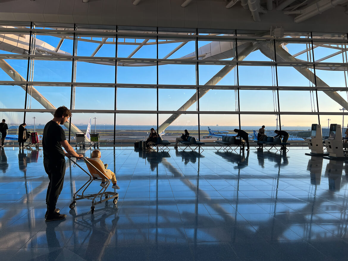 Using the airport prams at Tokyo Haneda Airport