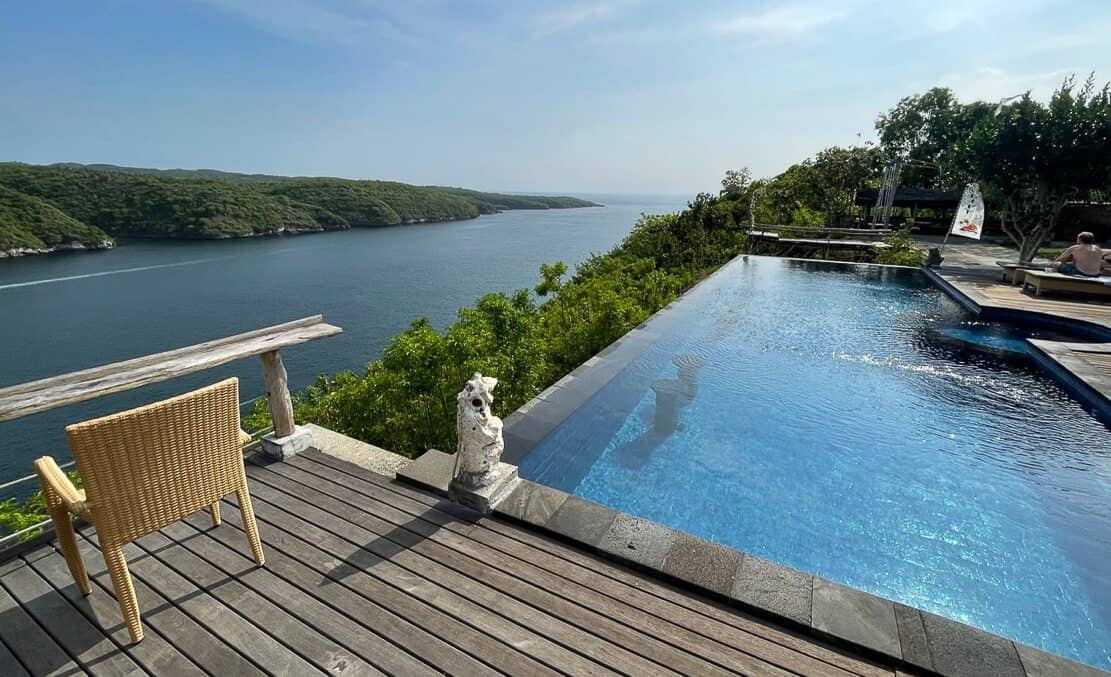 An infinity pool overlooking the water in Nusa Ceningan